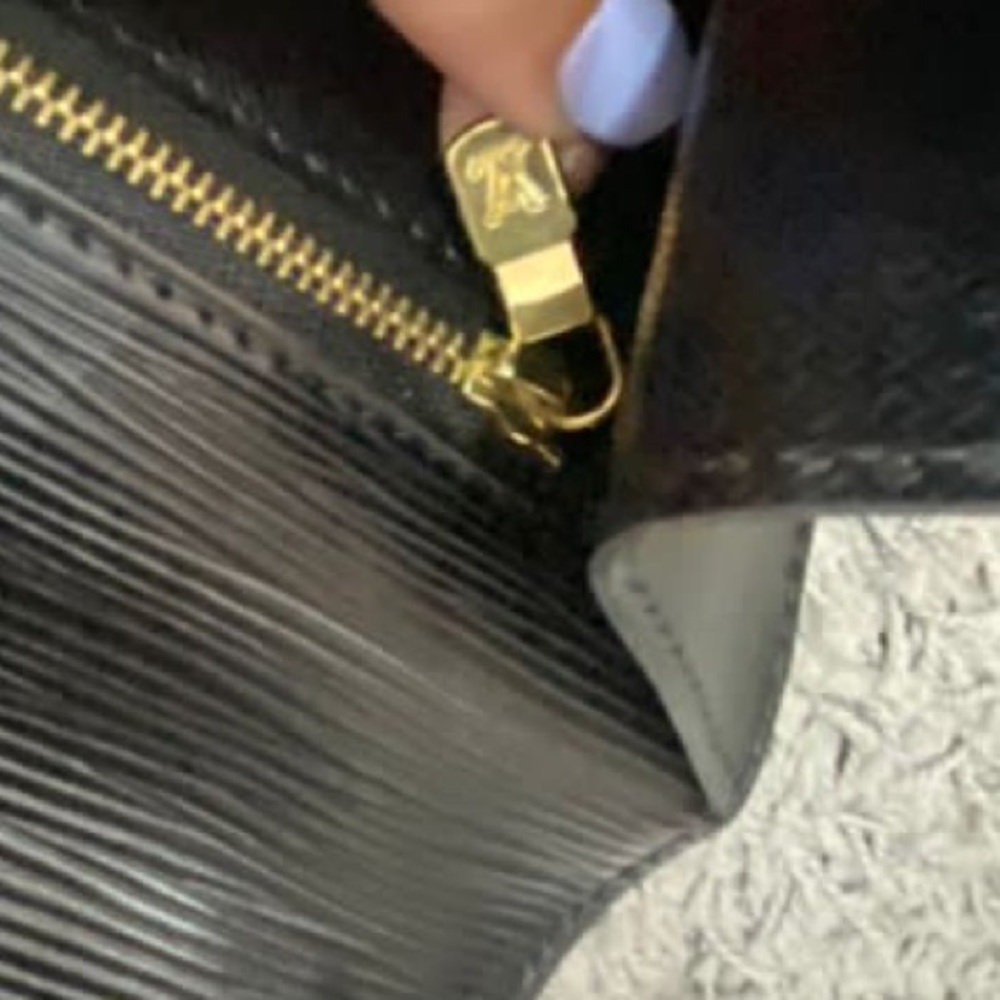 🔴SOLD🔴 Louis Vuitton Monceau Black Epi Leather - Picture 9 of 15